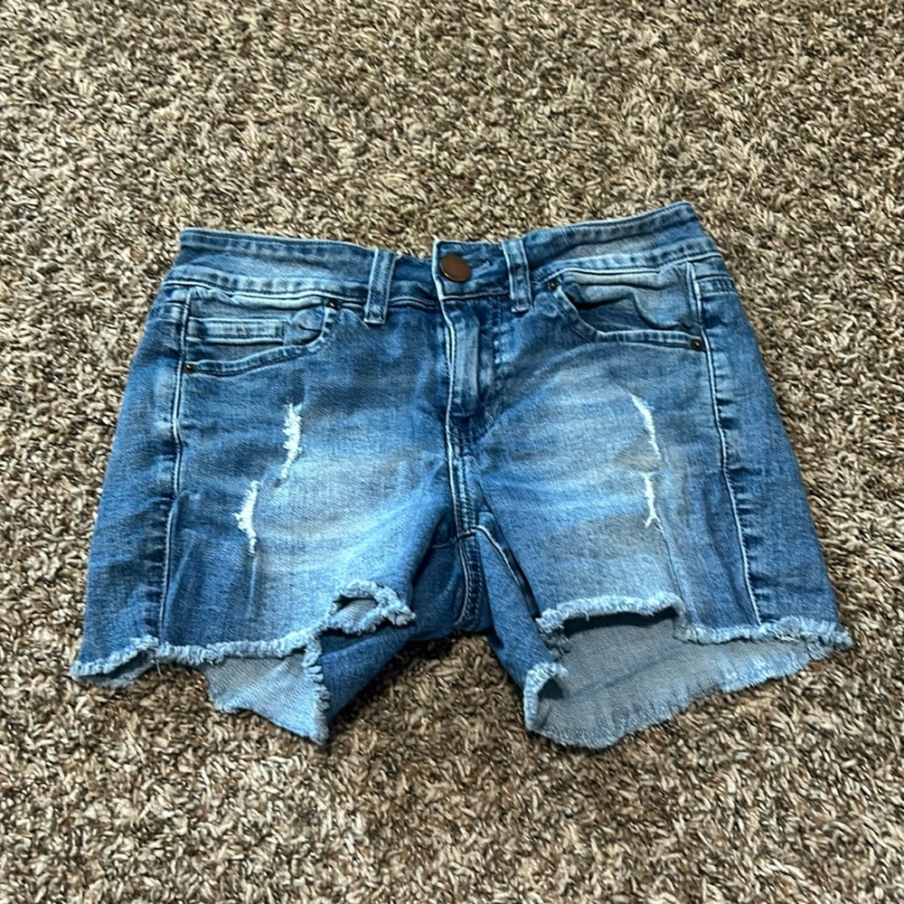 Medium wash Jean shorts, size 26 and brand is o’Neill. Been worn, in good shape